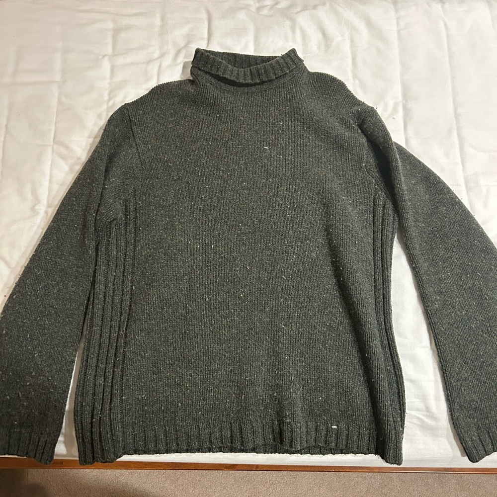 Vintage ribbed neck lambswool sweater.